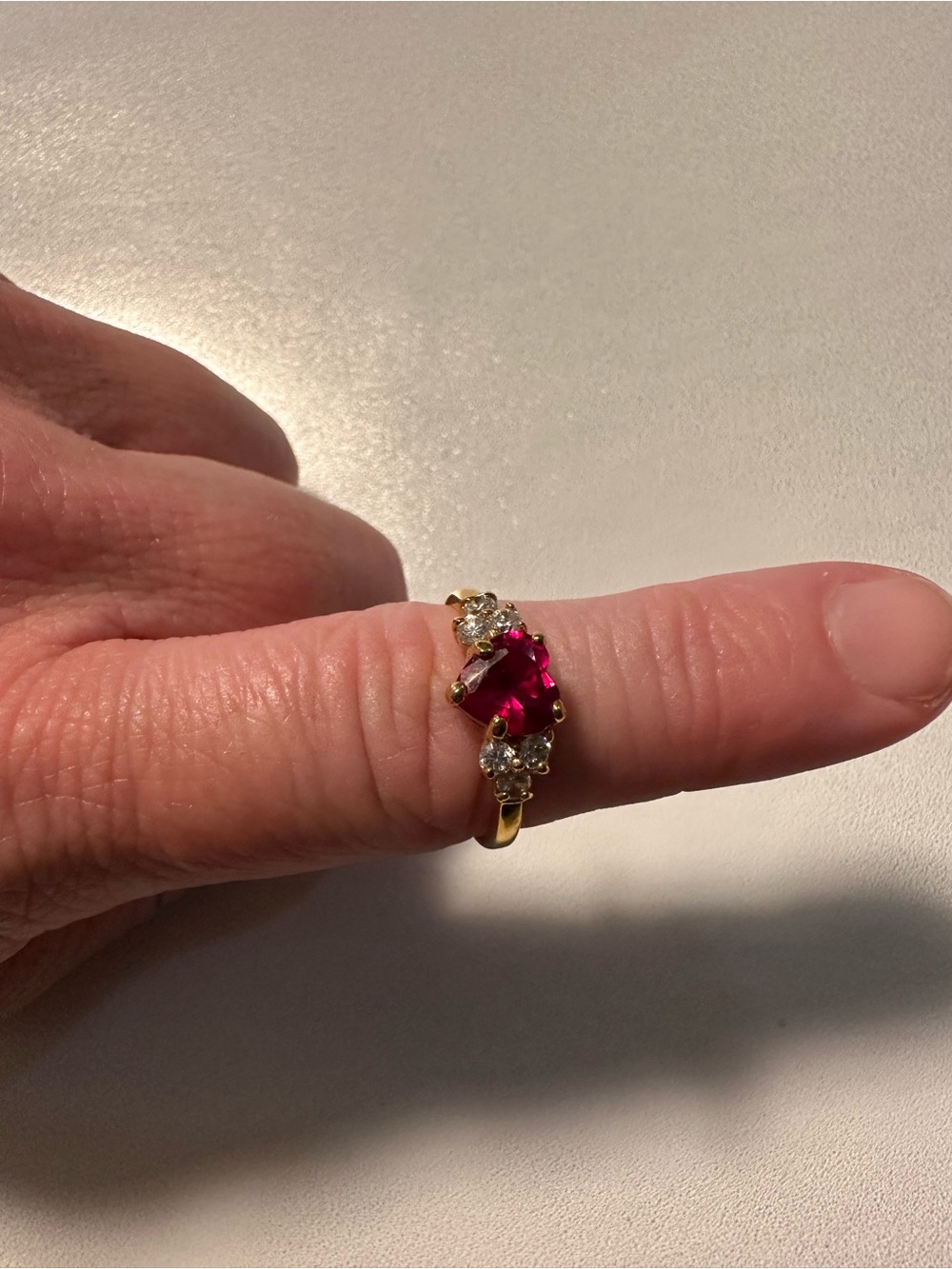 Gold Heart Ruby-Red Ring - Picture 2 of 4